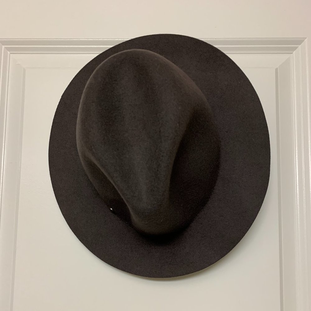 Like new DKNY 100% wool floppy hat